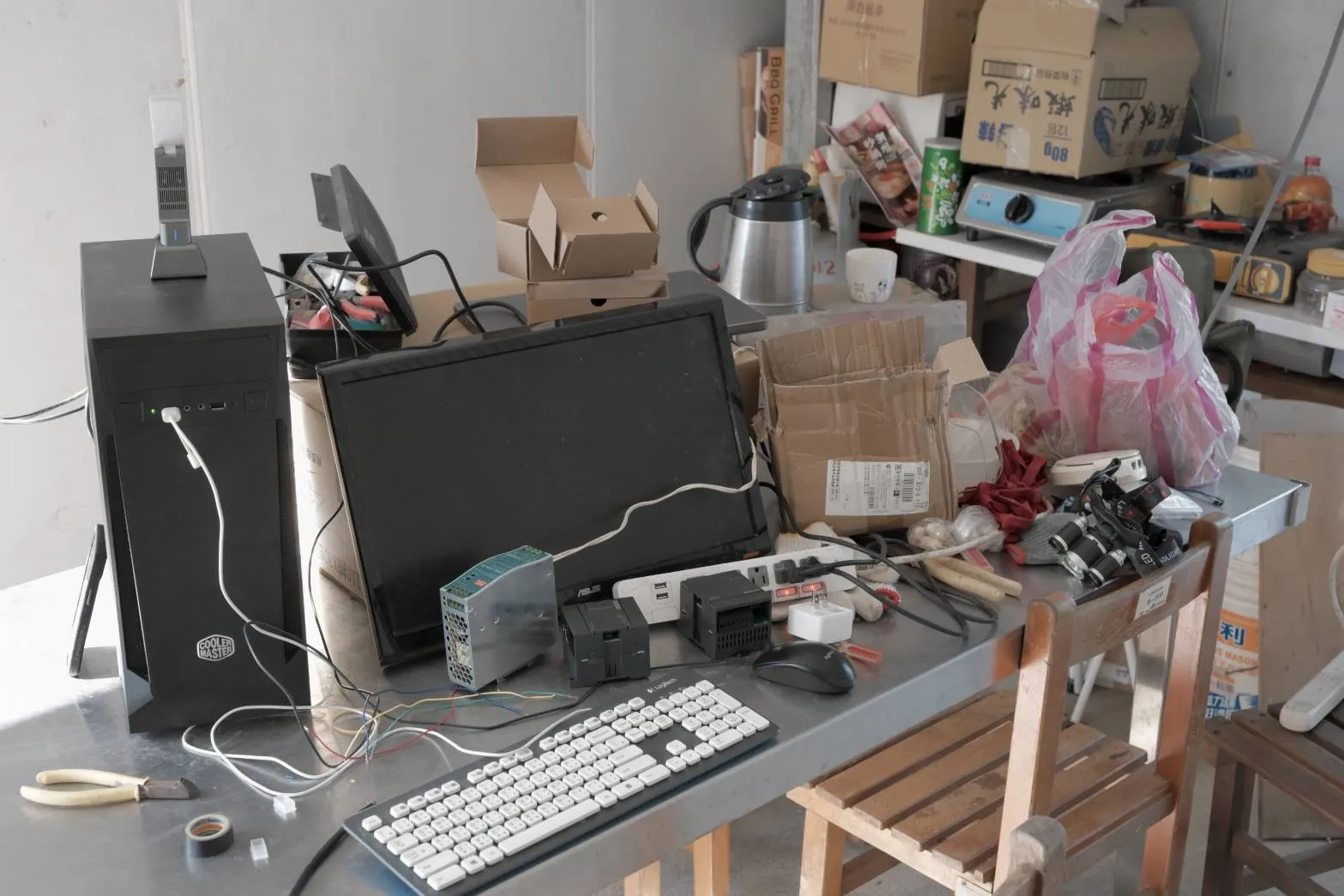 凌亂的工作環境