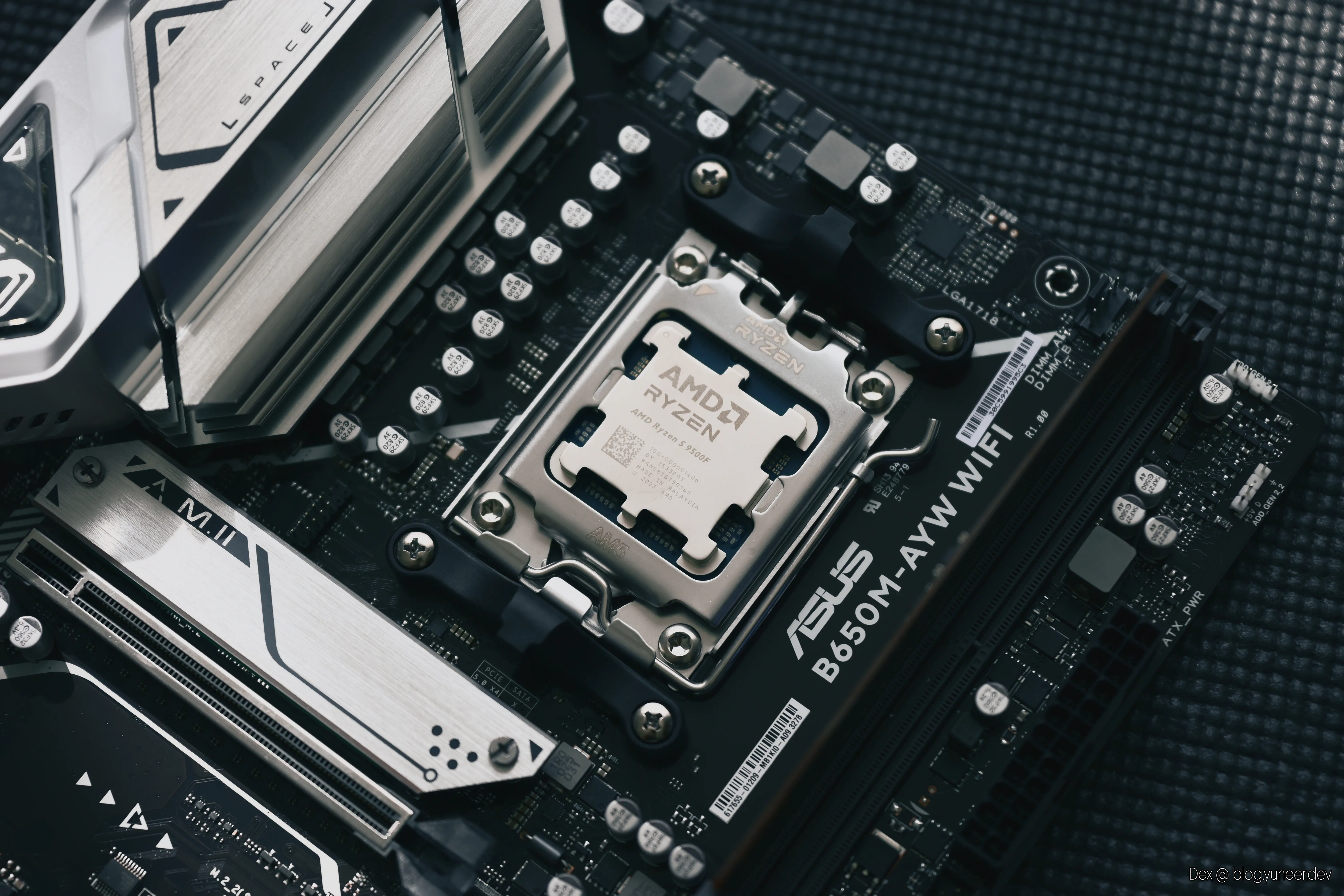 CPU 上主機板已蓋